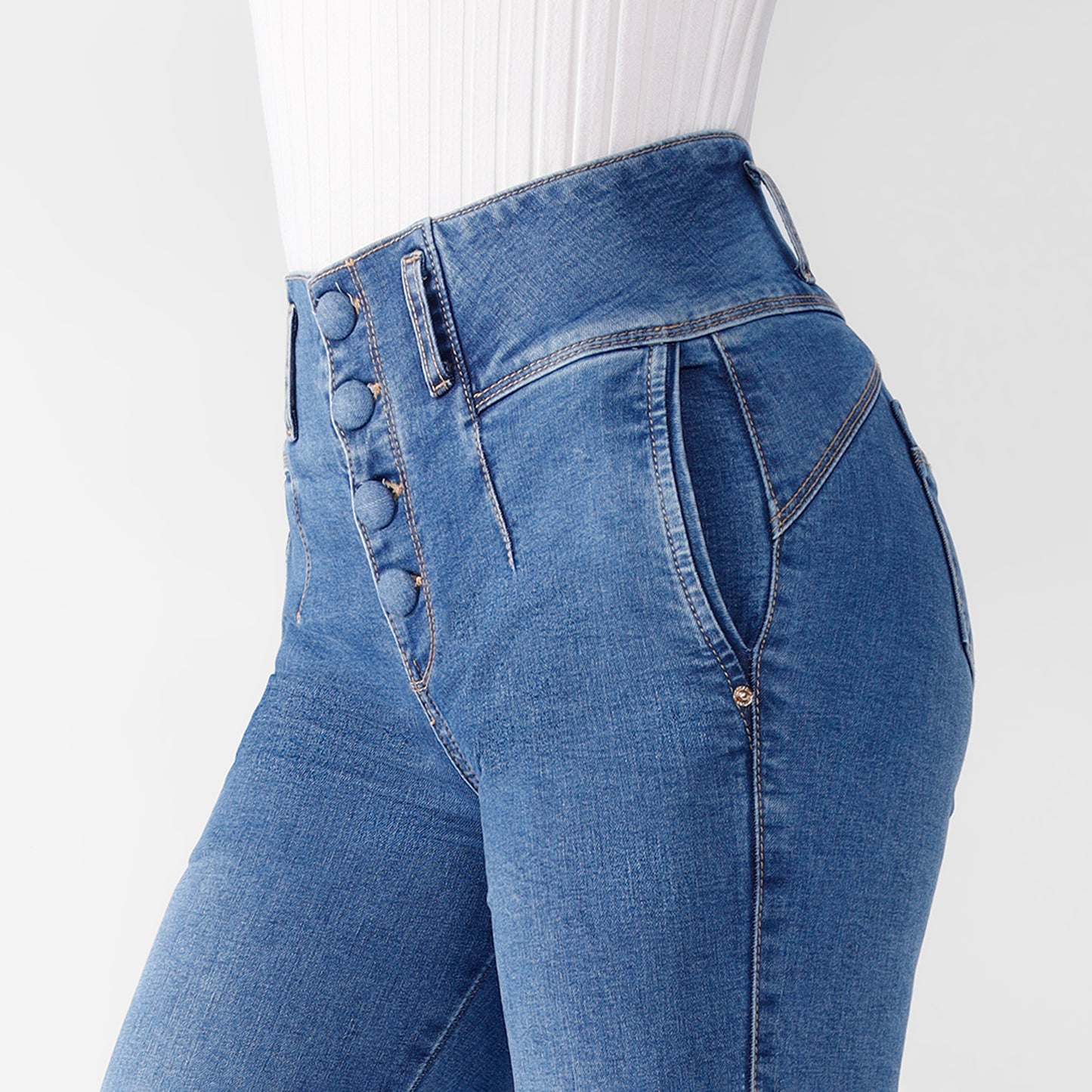 Pantalón Jean Cintura Flare Push Up 4 Botones