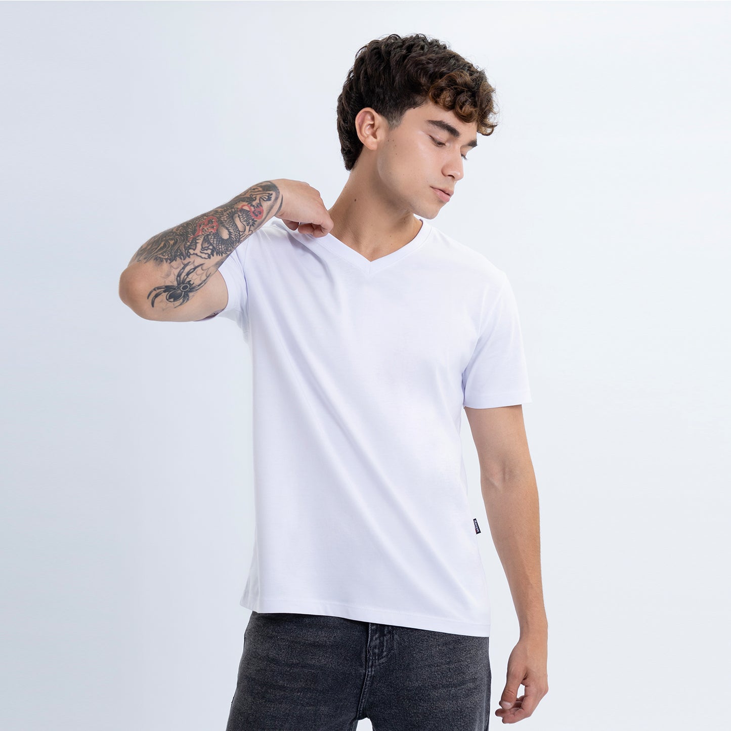 Polo Hombre Slim Cuello V Blanco