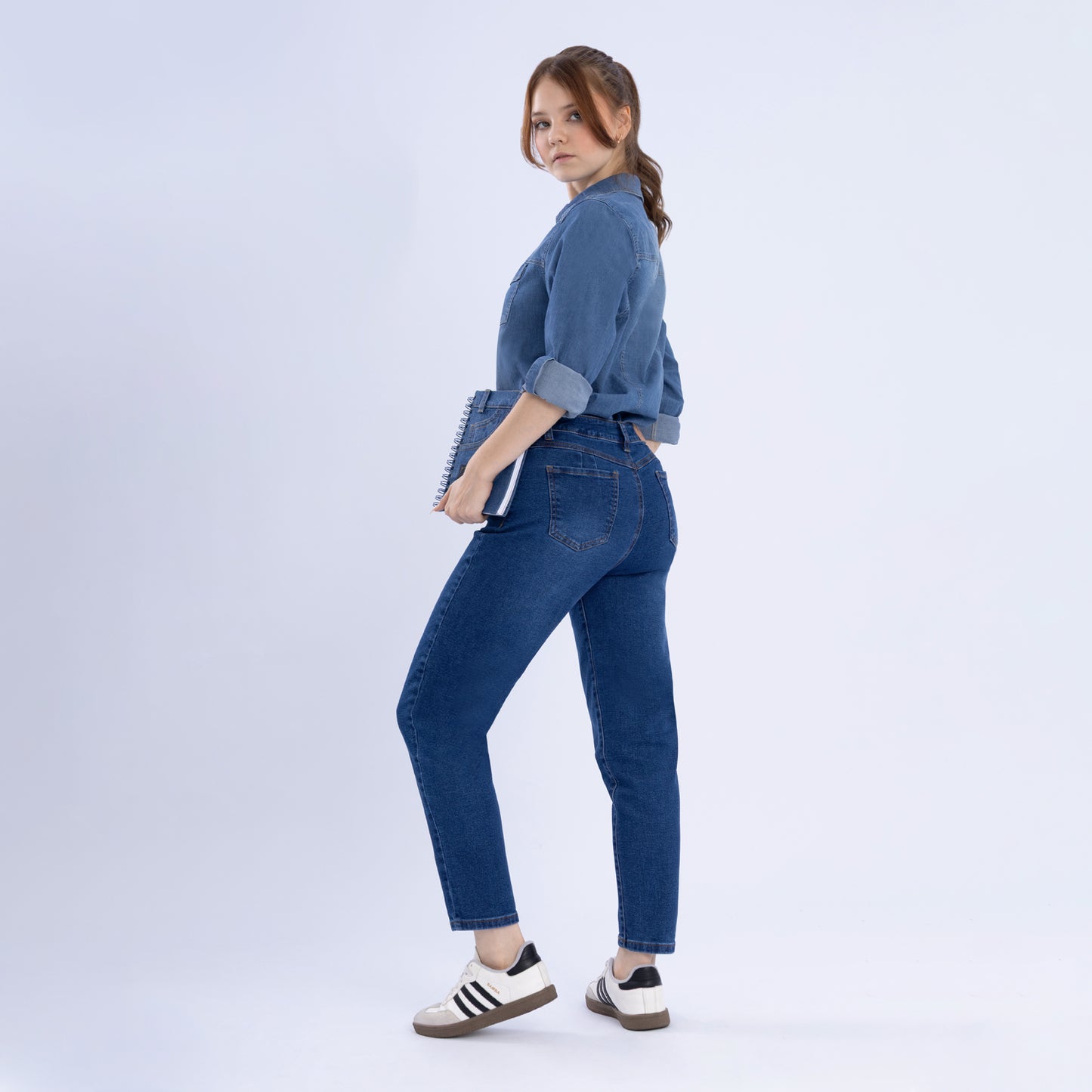 Jean Mom Fit Cintura Pepper Focalizado