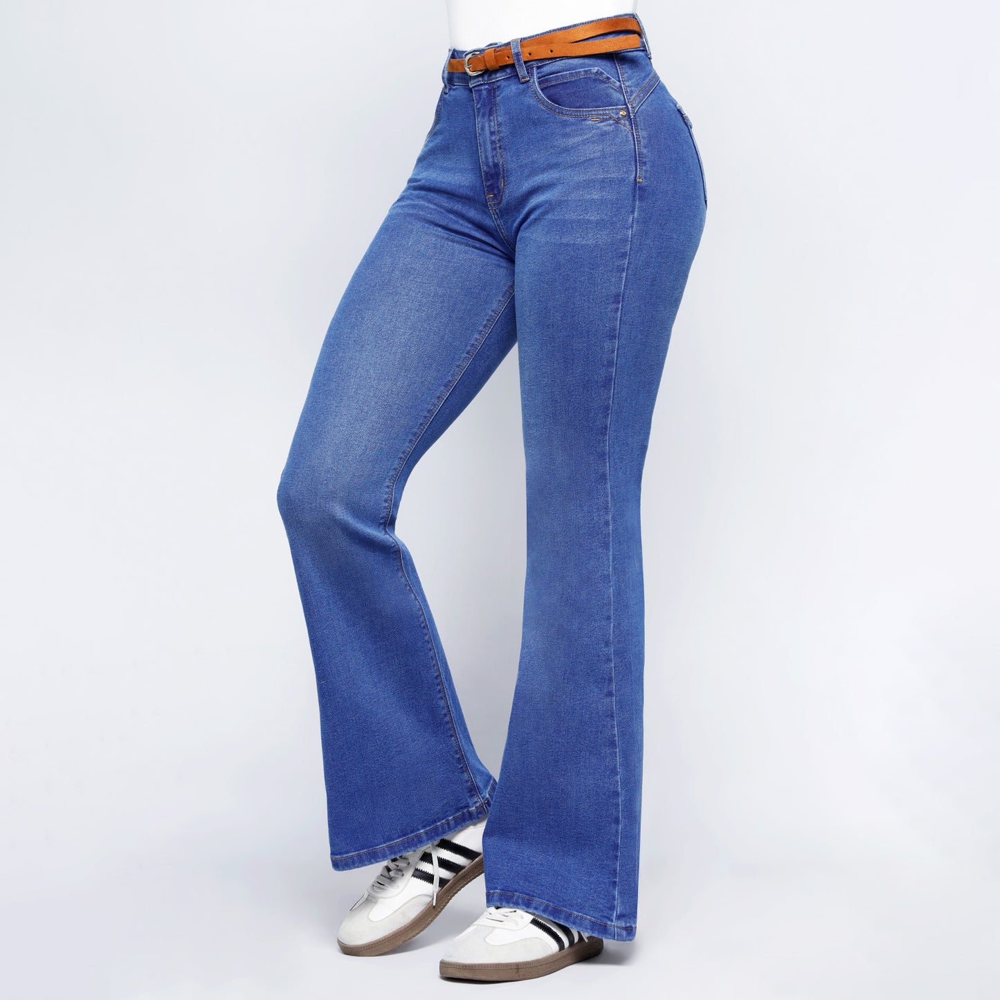 Jean Flare Kamila con Correa