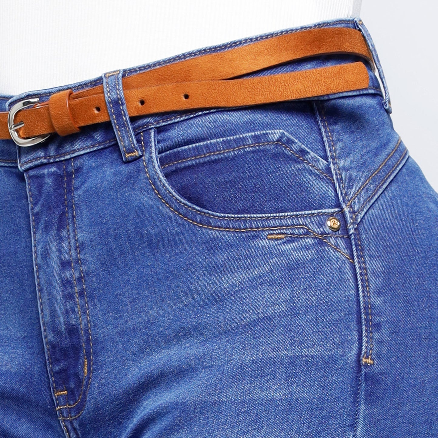 Jean Flare Kamila con Correa