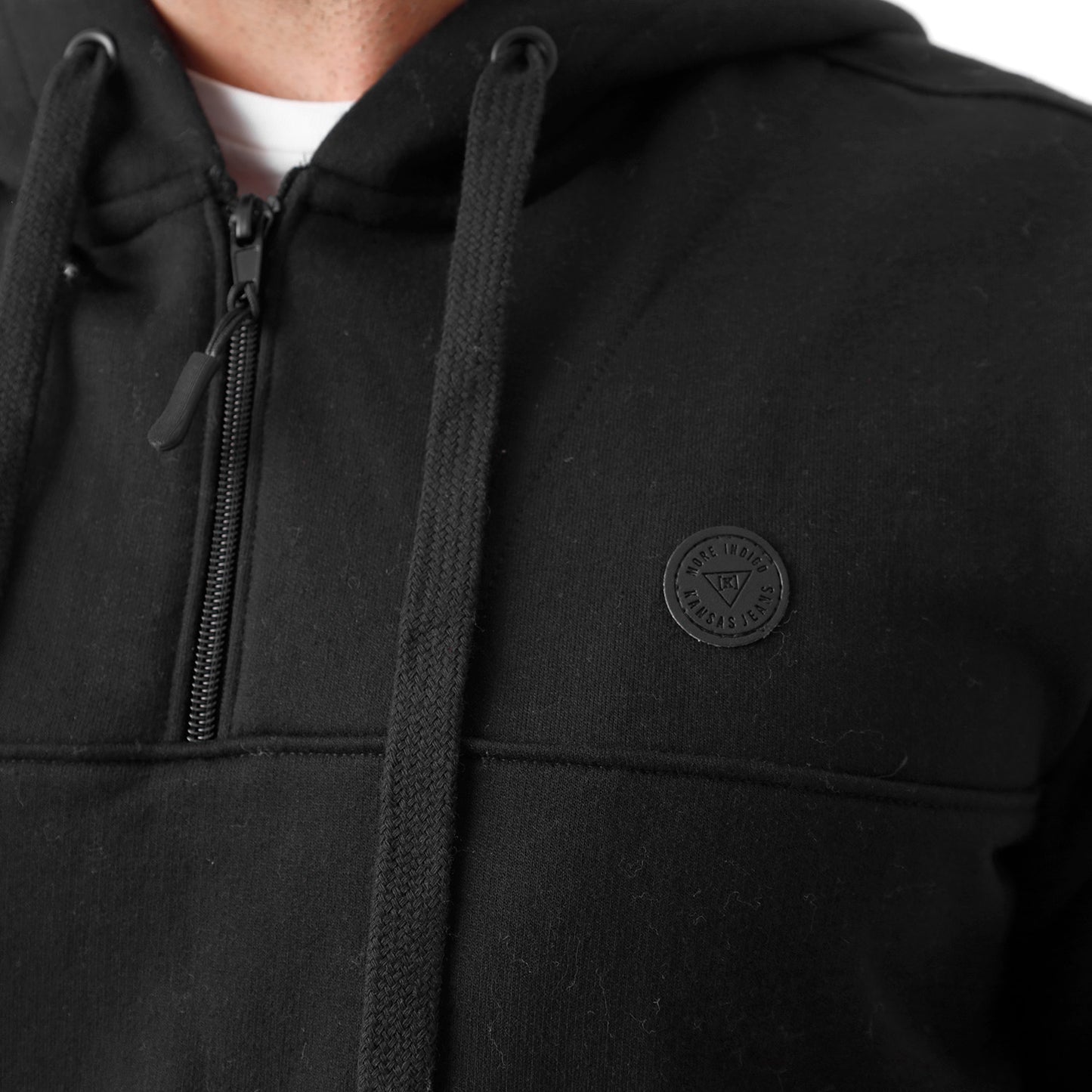 Polera Hombre Regular Fit Cierre Negro