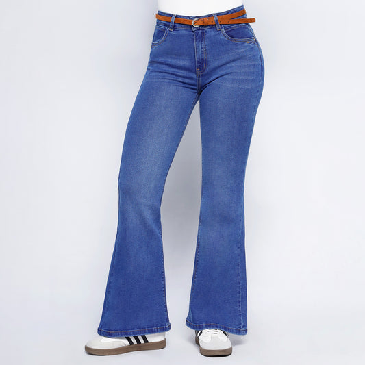 Jean Flare Kamila con Correa