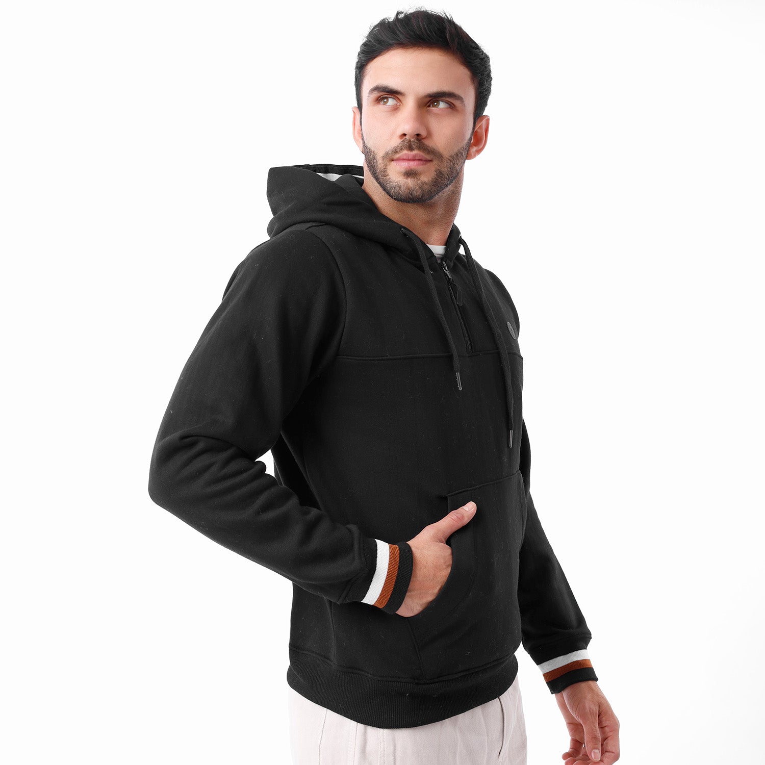 Polera negra con capucha shops